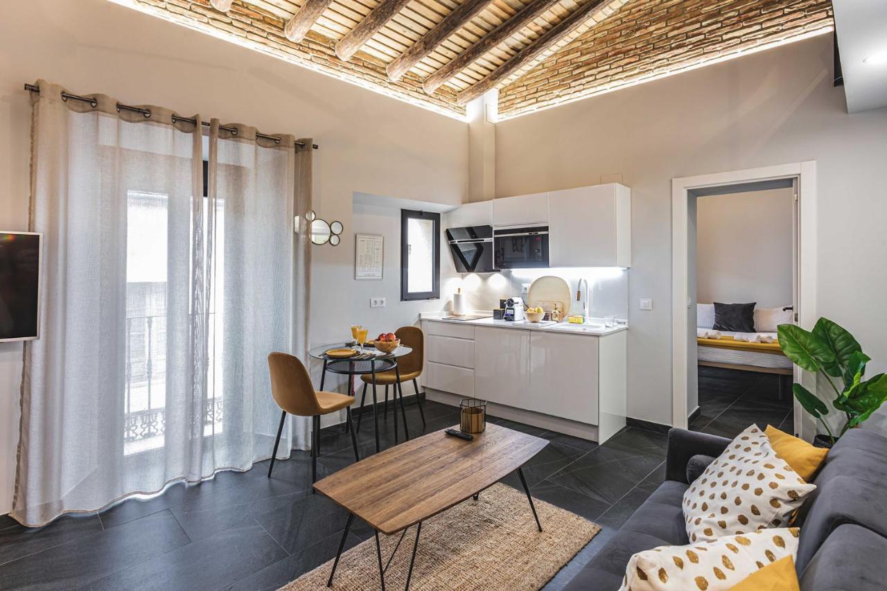 Apartamentos Caceres Central Suites מראה חיצוני תמונה